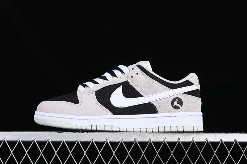 All Categories Nk SB Dunk Series Nk SB Dunk Low Low-top sneakers Cost-effective version Nk Dunk Low Retro "Vast Grey" Black and gray rabbit SB low-top sports and leisure sneakers DD8338-001